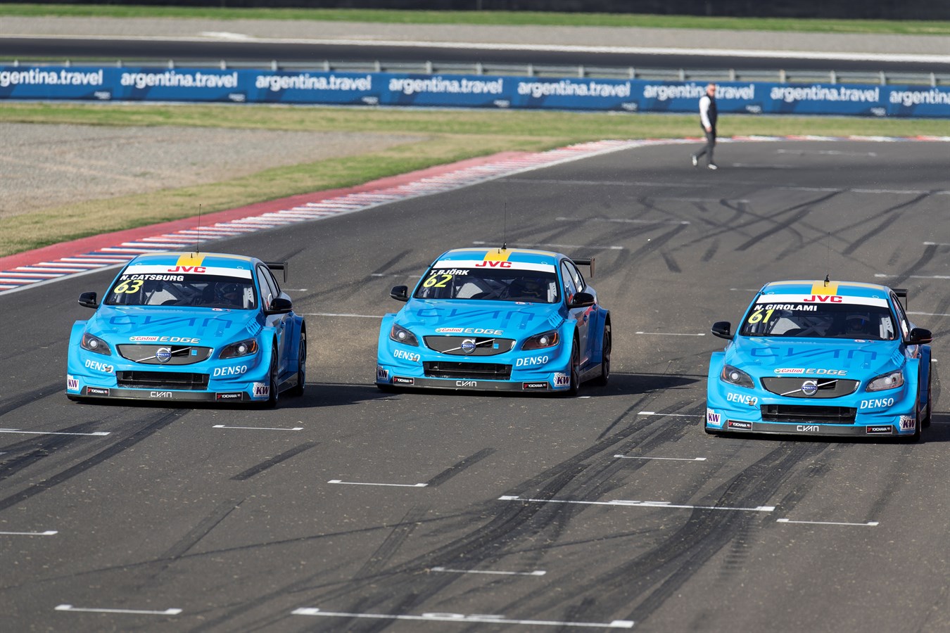 Nicky Catsburg claims pole in Argentina as Polestar Cyan Racing win fifth MAC3
