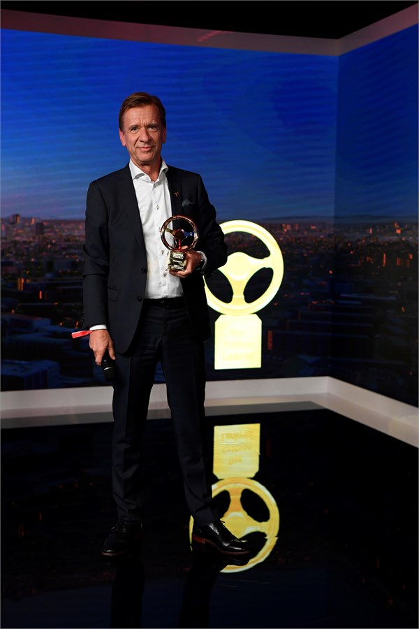 „Goldenes Ehrenlenkrad“ für Volvo Präsident und CEO Håkan Samuelsson