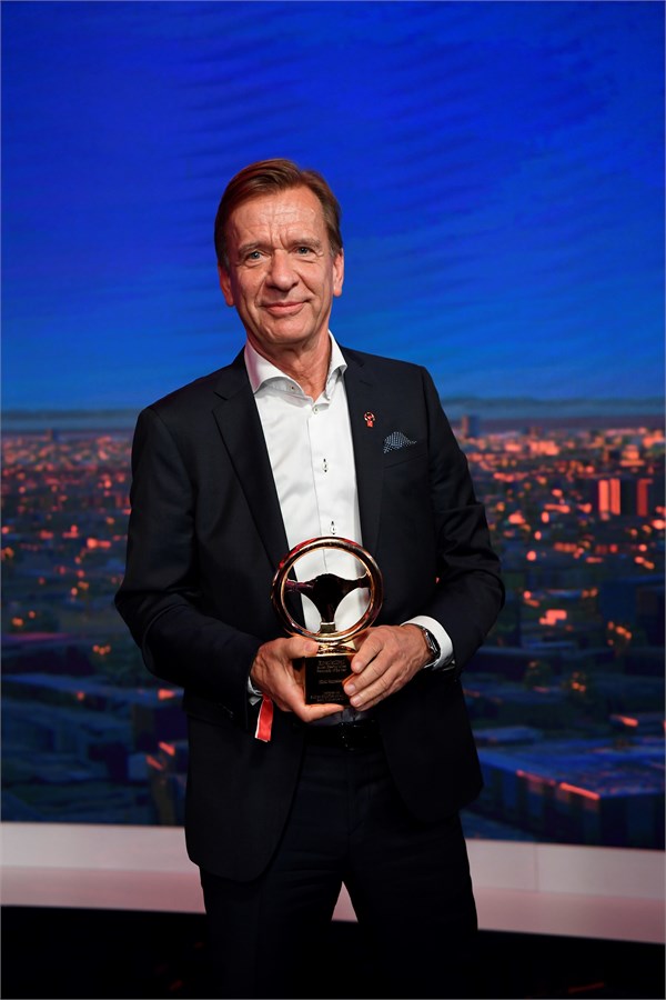Håkan Samuelsson wins Germany’s most prestigious automotive business award “The Golden Steering Wheel”