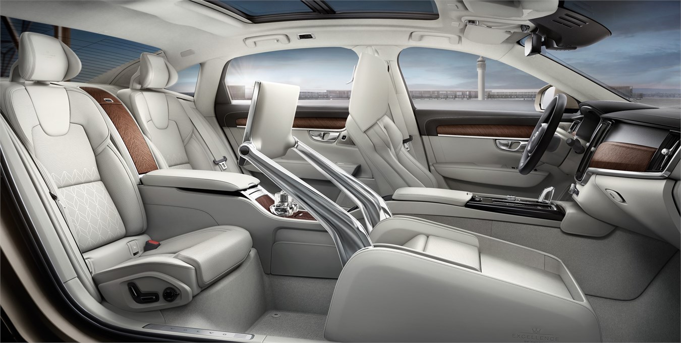 全球首款三座总裁级专享豪华轿车沃尔沃S90荣誉版（S90 Excellence）车内空间