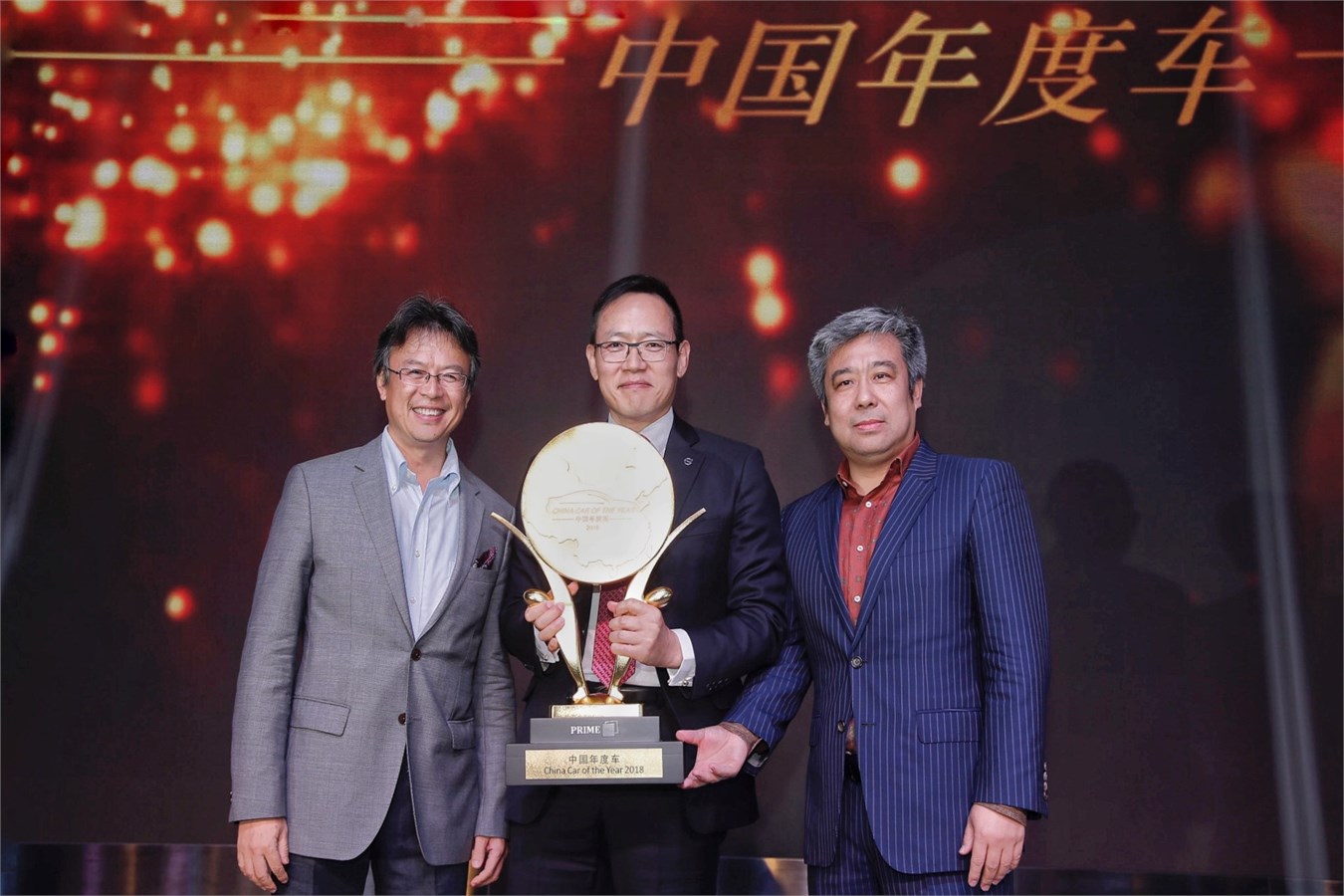 沃尔沃汽车集团全球高级副总裁、亚太区总裁兼CEO袁小林先生亲自领取“中国年度车”奖项