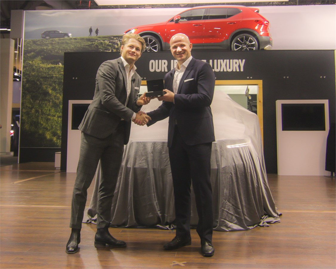 Hockey Phenom William Nylander Unveils All-New Volvo XC40 R-Design at CIAS