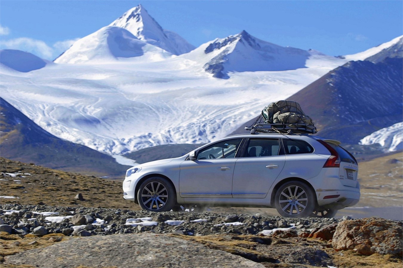 2017款XC60与摄制组在青藏高原