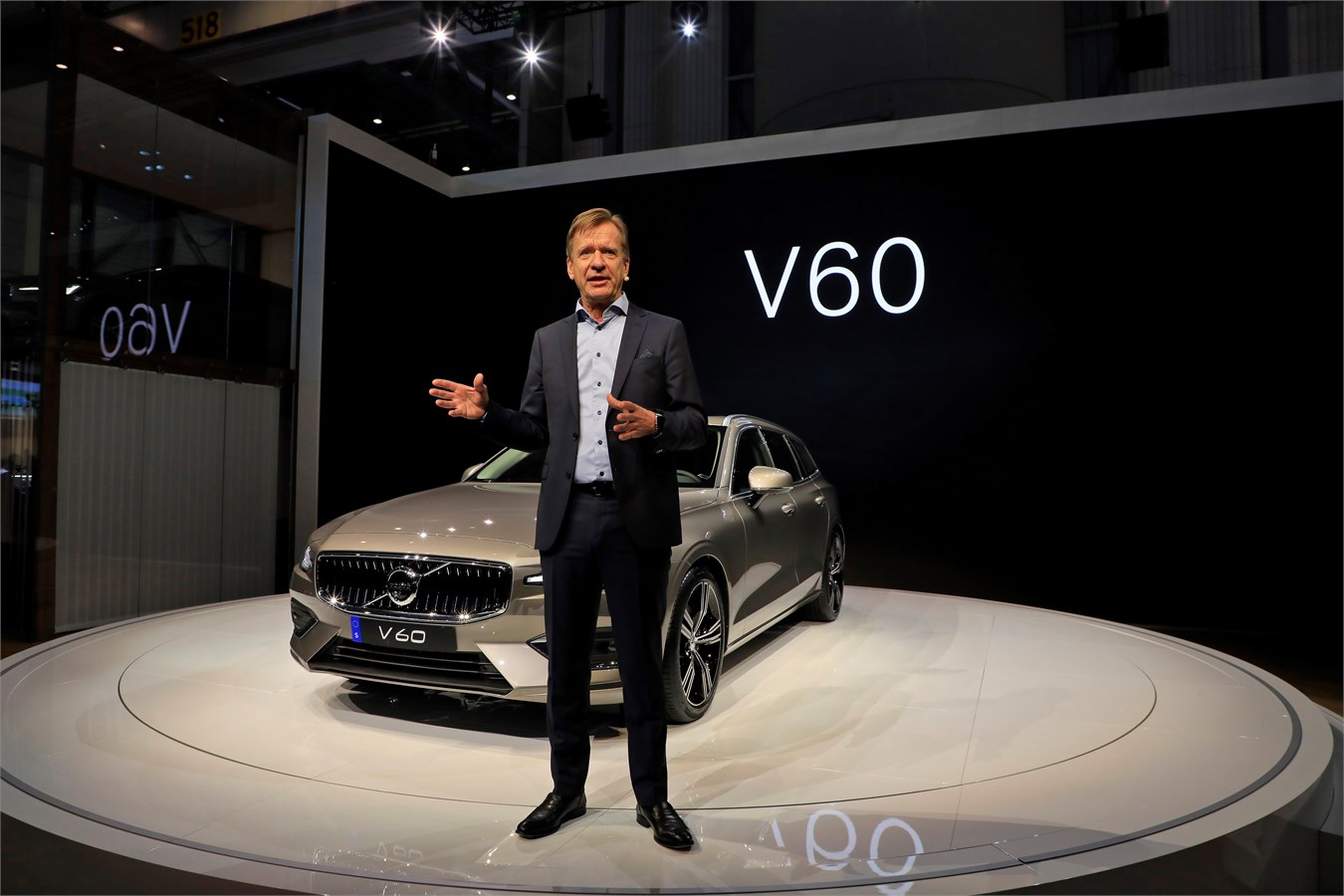 Volvo V60 & Hakan Samuelsson, Président & CEO Volvo Cars - Salon de Genève - Mars 2018 - photo@Ace Team pour Volvo Car France