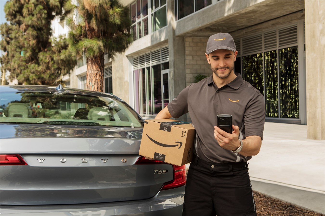 Volvo Cars adds in-car delivery by Amazon Key to its expanding range of connected services