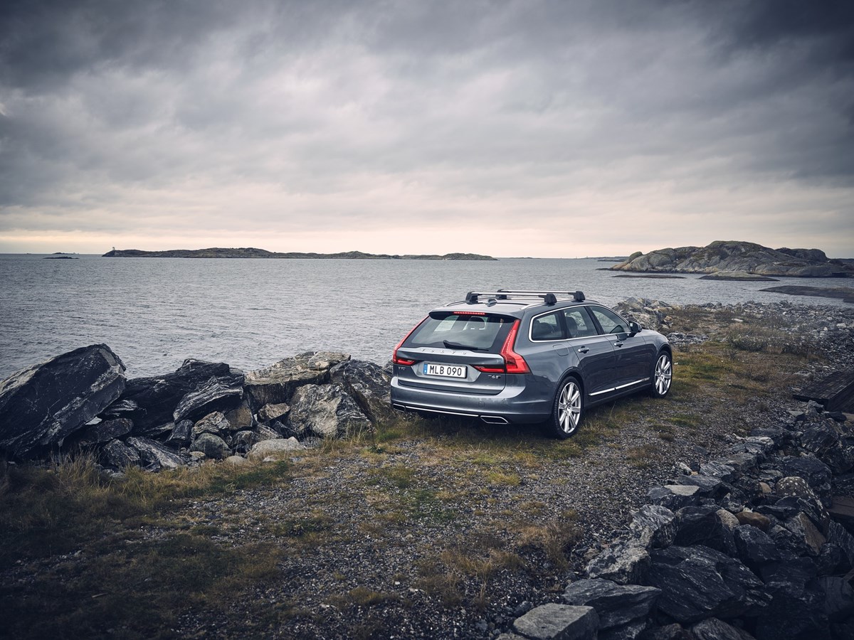 Volvo V90 feiert Midsommar. Mit attraktiven Angeboten und Business Varianten für diverse Modelle.