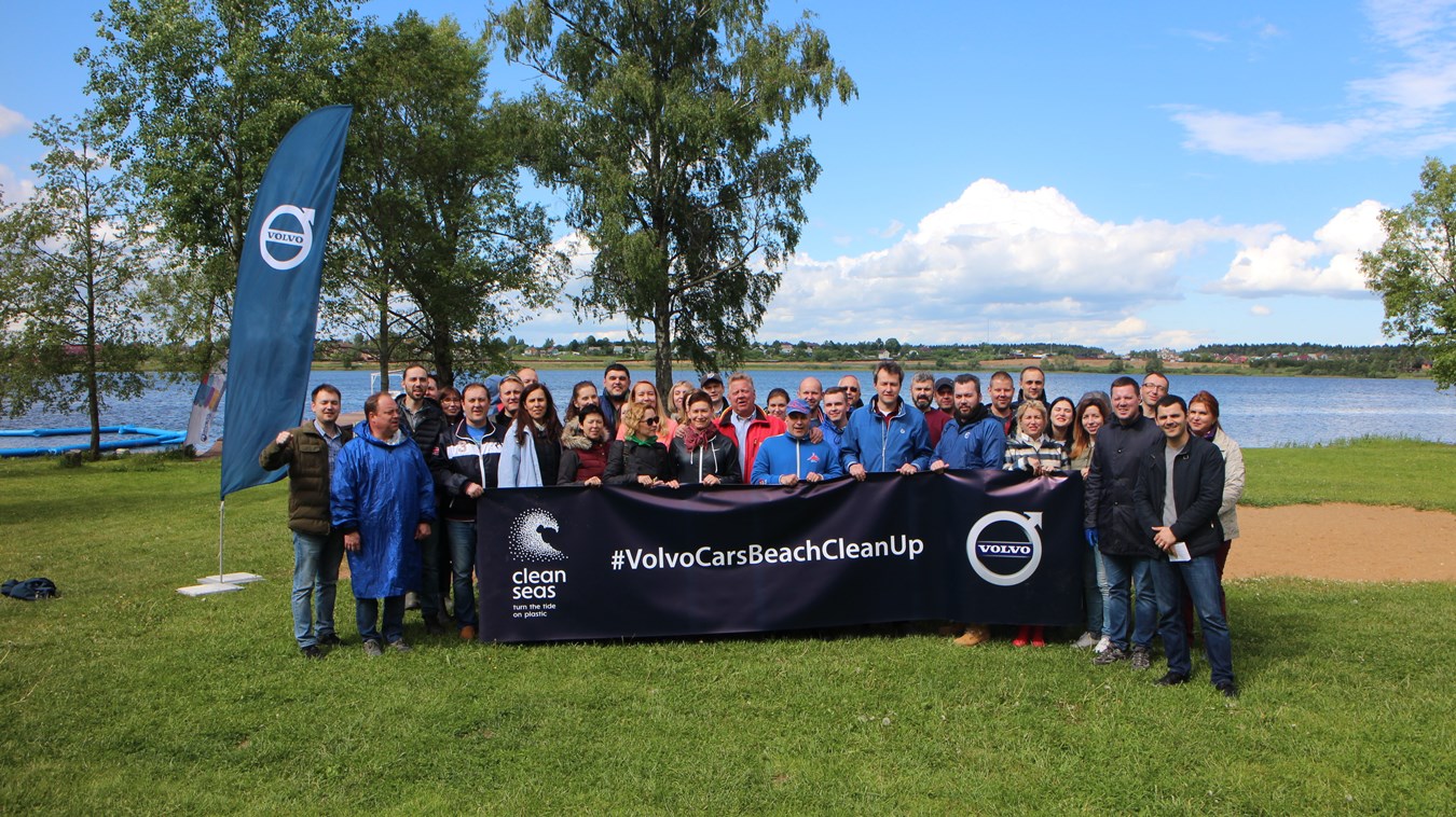 Сотрудники Volvo Car Russia приняли участие в кампании по борьбе с пластиковым загрязнением