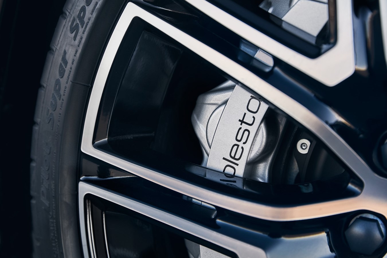 沃尔沃新款V60 Polestar高性能旅行车轻量化铝合金轮毂
