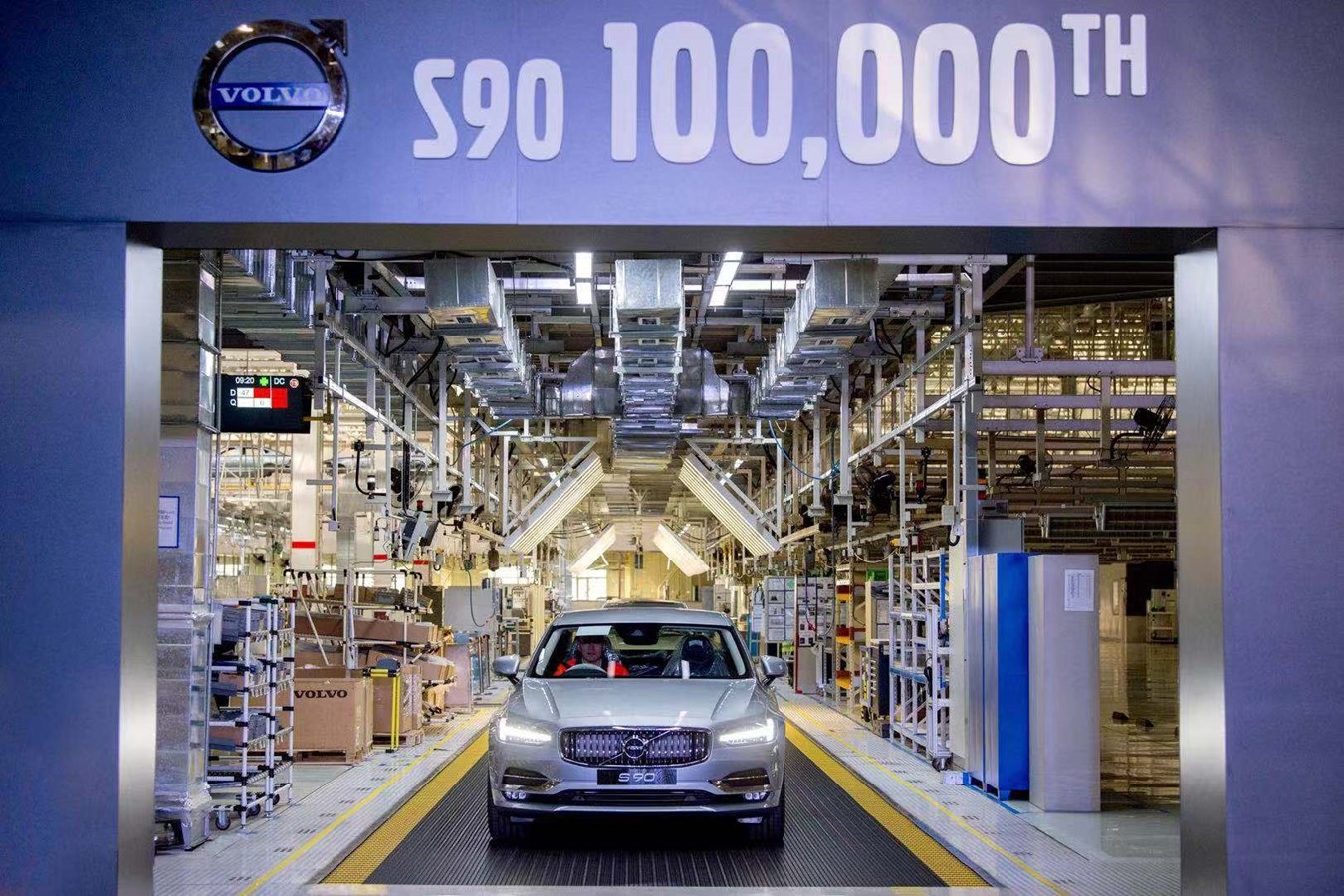 The 100,000th S90 rolls of production line in Volvo Cars Daqing plant in China