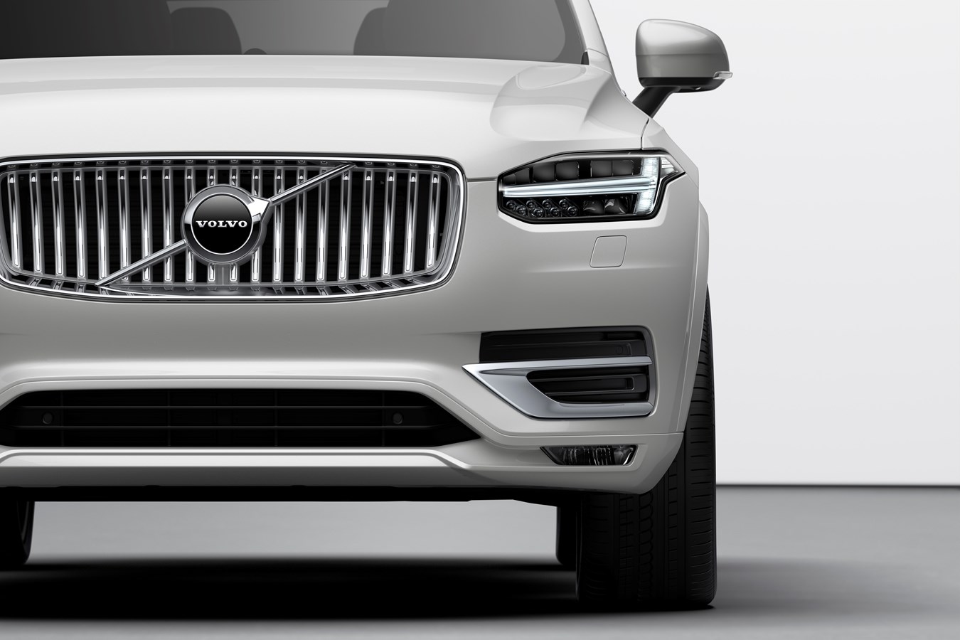 The refreshed Volvo XC90 Inscription T8 Twin Engine in Birch Light Metallic