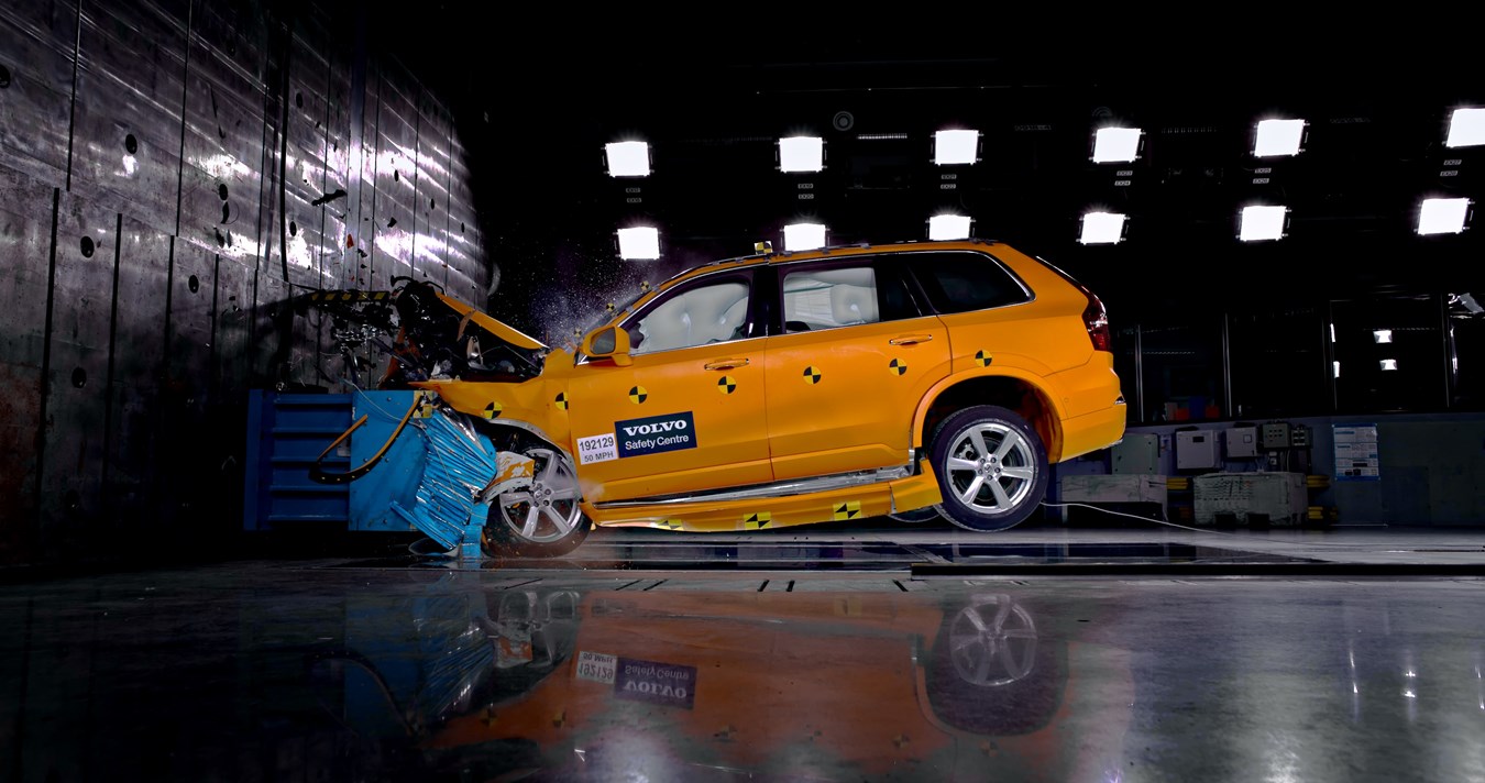 Volvo XC90 Crashtest - Frontal 