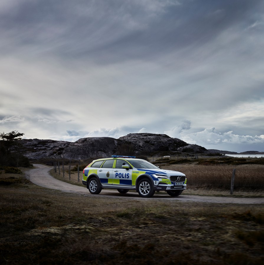 Volvo V90 Cross Country as a police car 