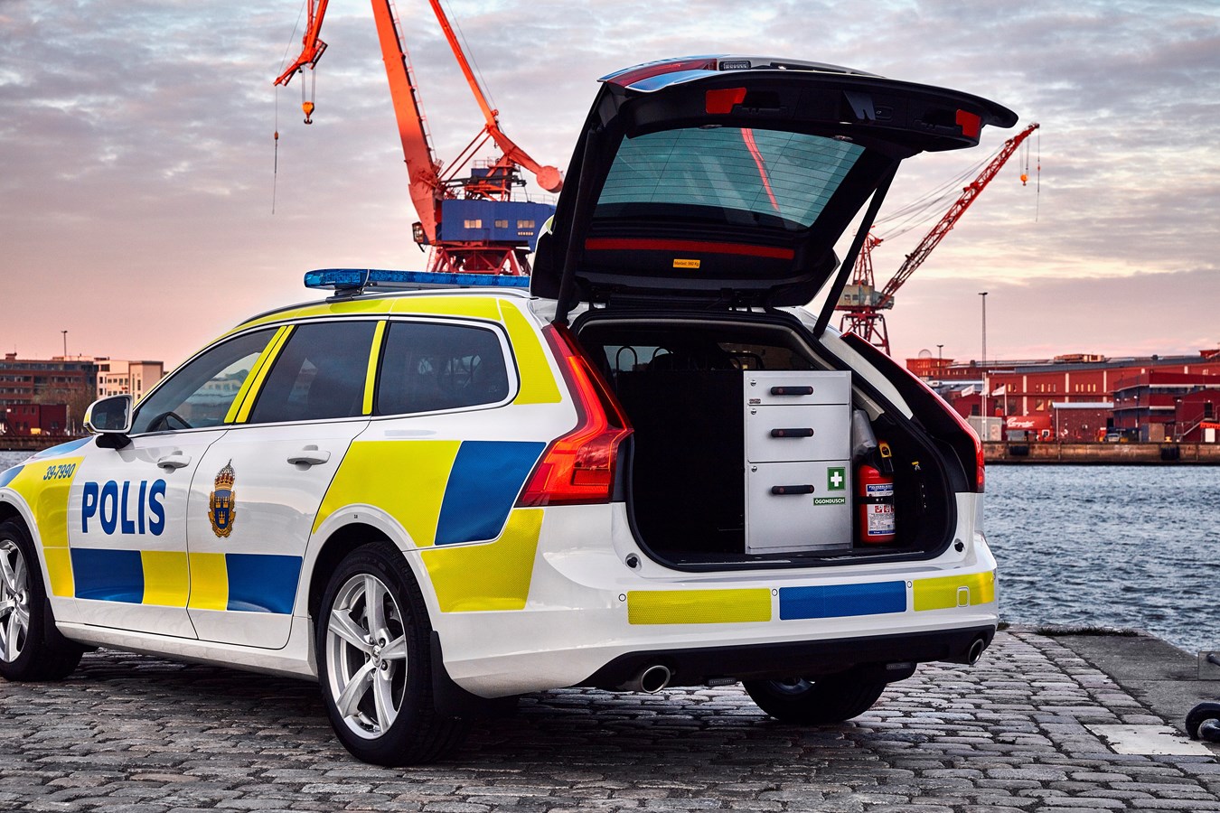 Volvo V90 as a police car 