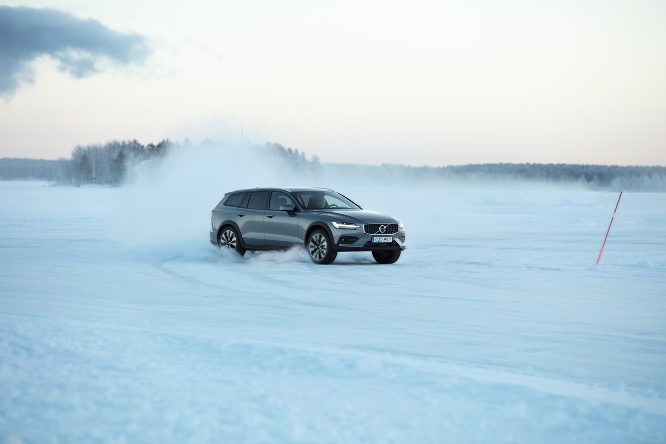 Volvo V60 Cross Country T5 Test Drive in Luleå, Sweden