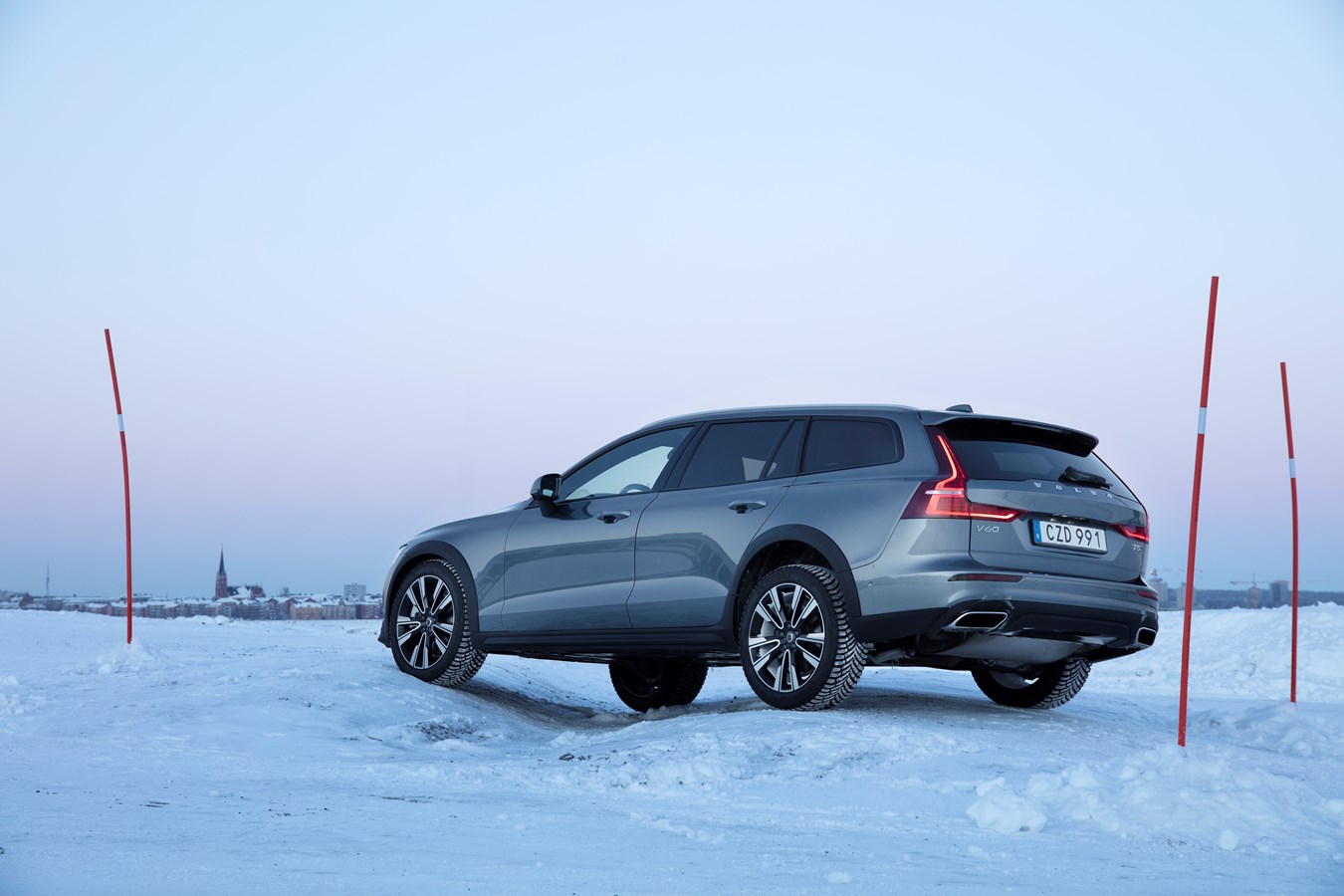 Volvo V60 Cross Country T5 AWD at the Obstacle Course in Luleå, Sweden 