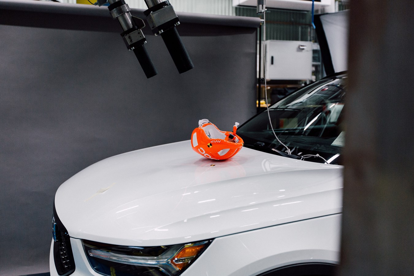 Volvo und POC entwickeln weltweit ersten Crashtest mit Autos und Fahrradhelmen