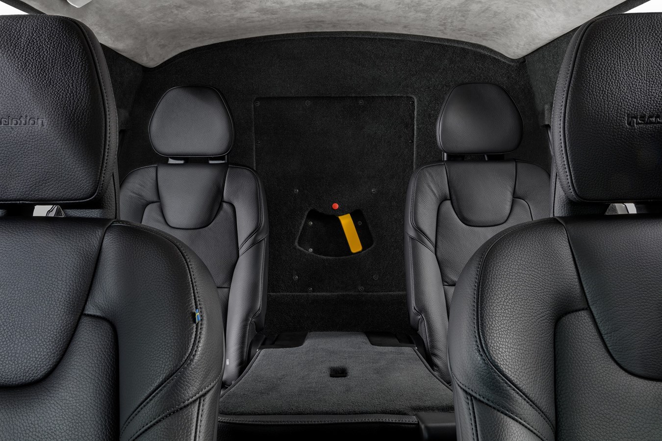 XC90 Armoured - Emergency exit hidden behind the middle position rear seat backrest. 