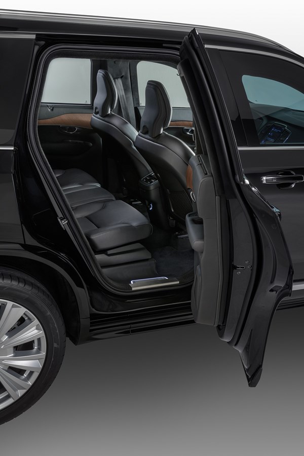 XC90 Armoured - Easy entry and exit for the rear seat occupants.