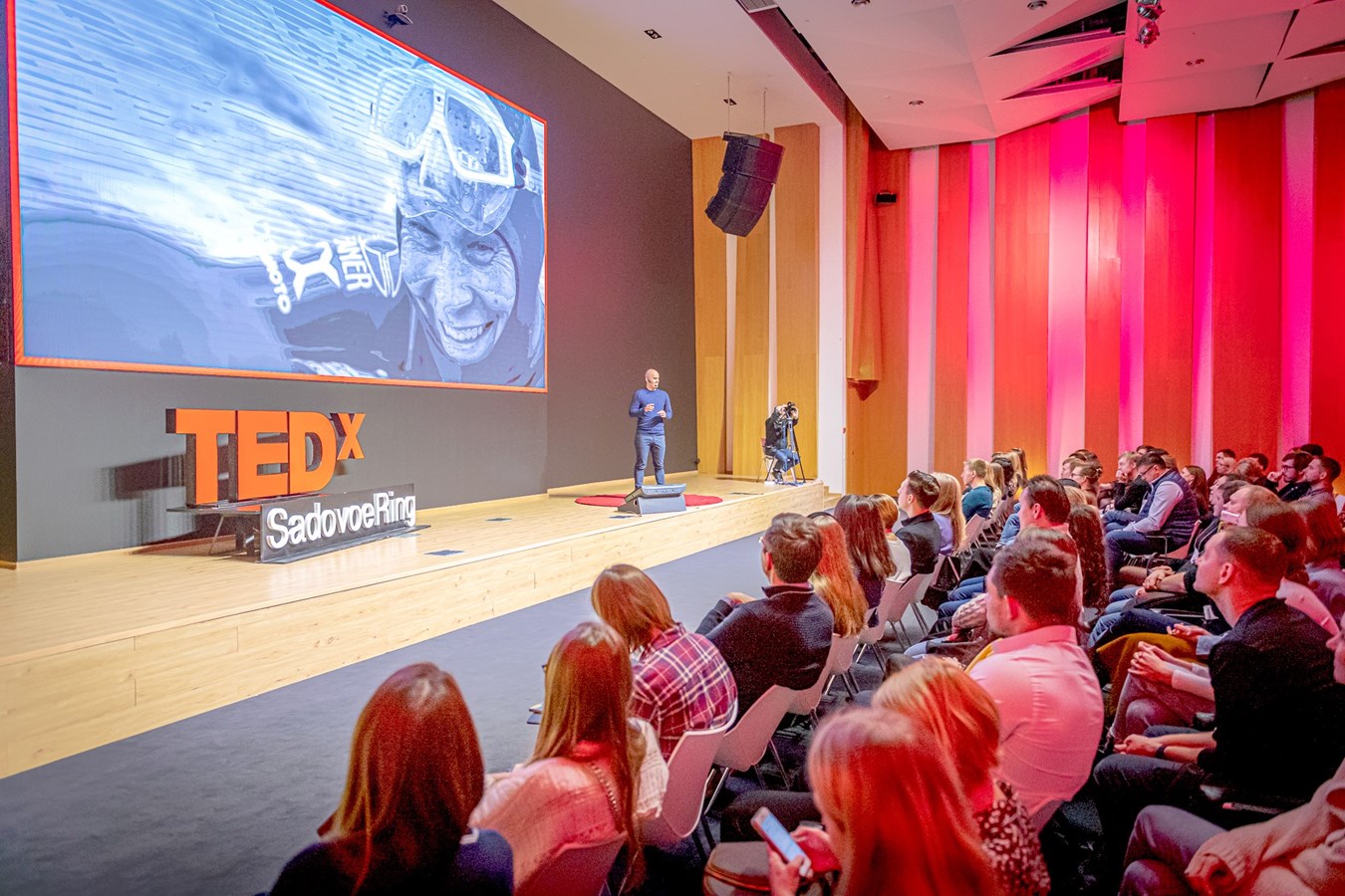 При поддержке Volvo Cars прошёл салон TEDxSadovoeRing «От слов к делу: забота о планете»   