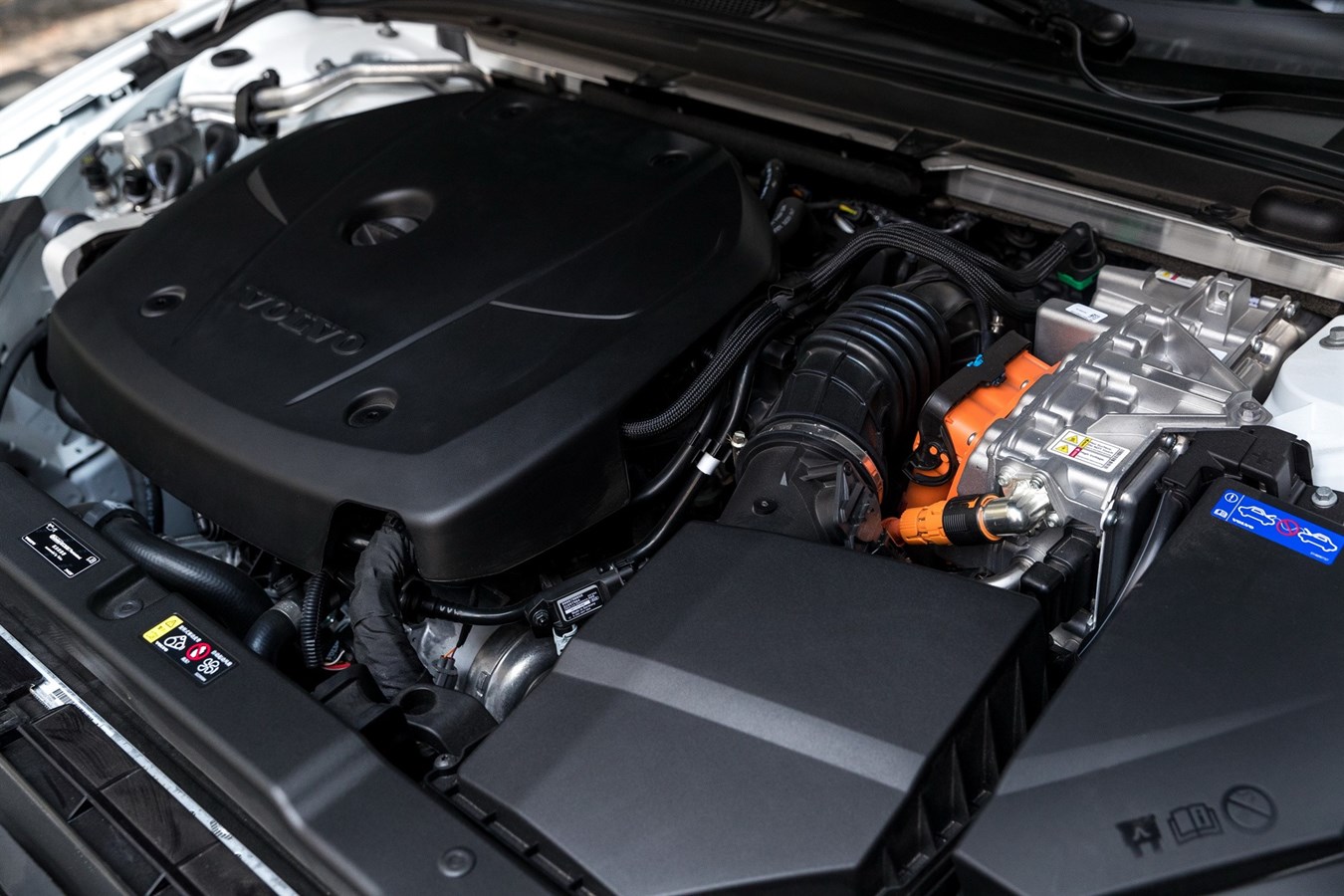 沃尔沃全新S60 T8高性能E驱混动系统带来叱咤动力