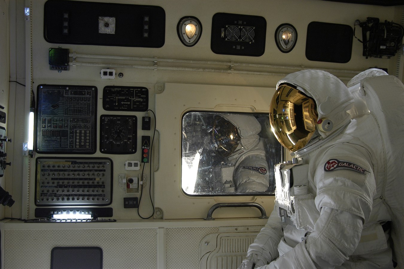 boldlygo: behind-the-scenes-Astronaut