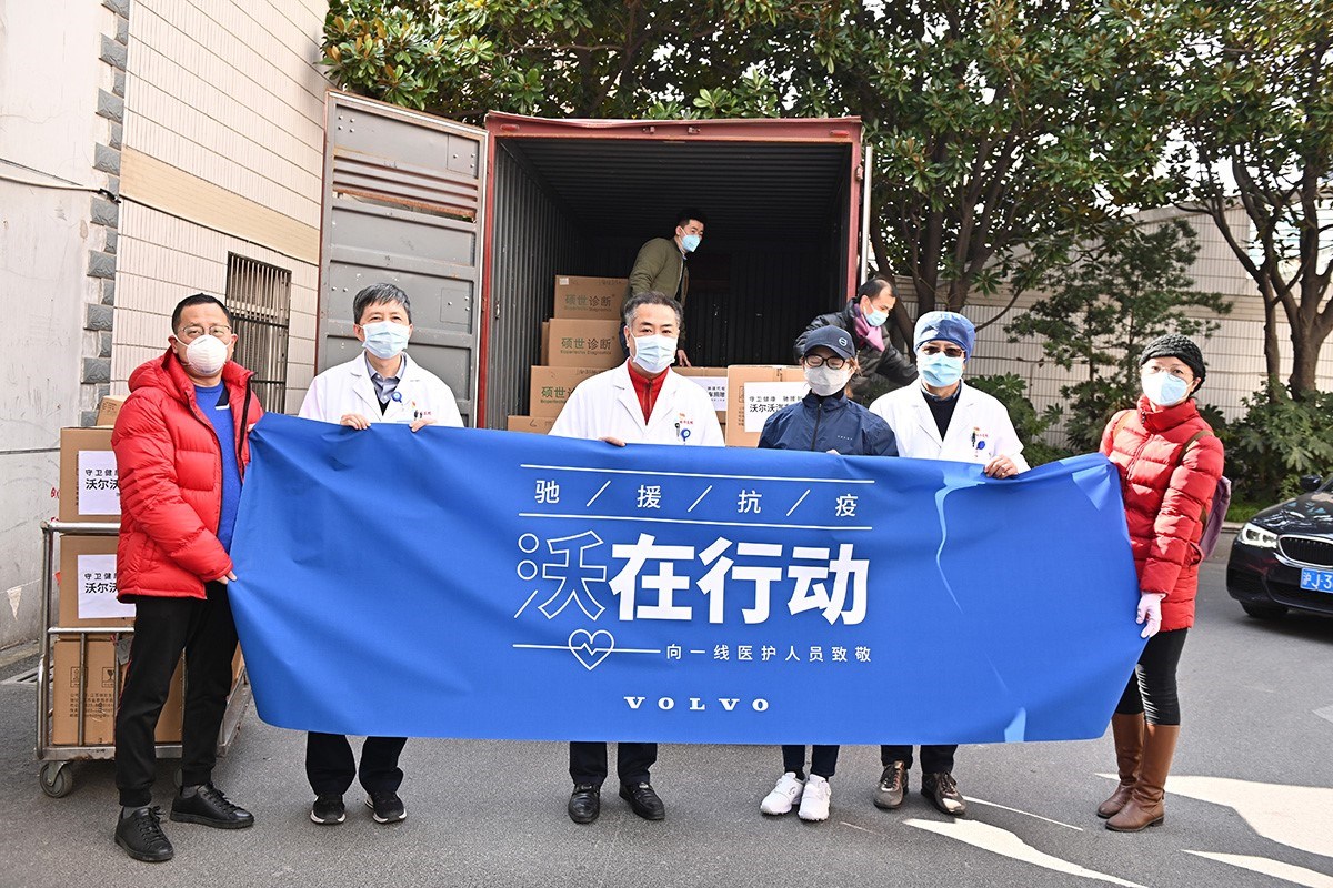 首批医疗物资运抵上海交通大学医学院附属新华医院