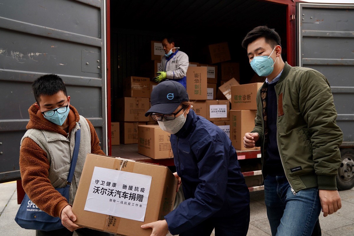沃尔沃汽车与上海公共卫生临床中心加紧搬运医疗物资
