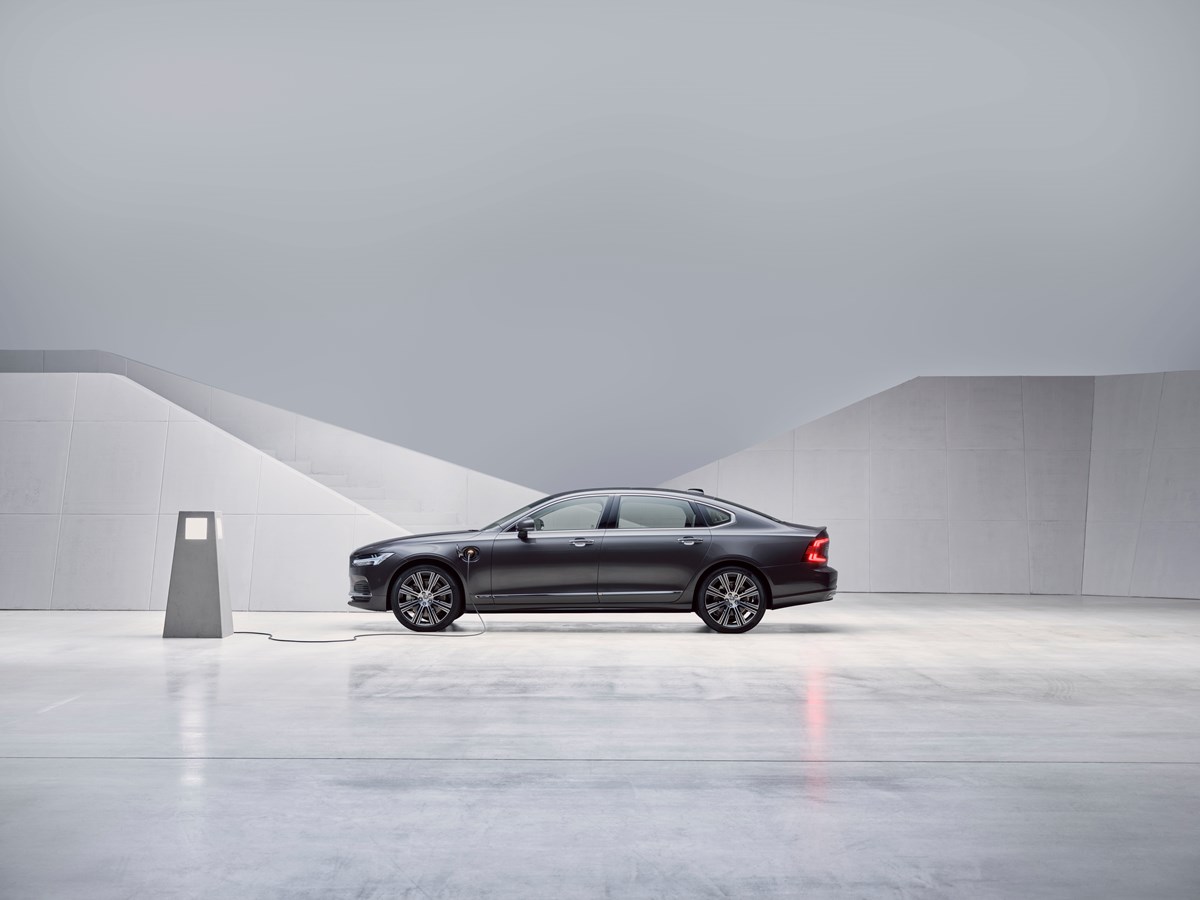 Studio images - The refreshed Volvo S90 Recharge T8 