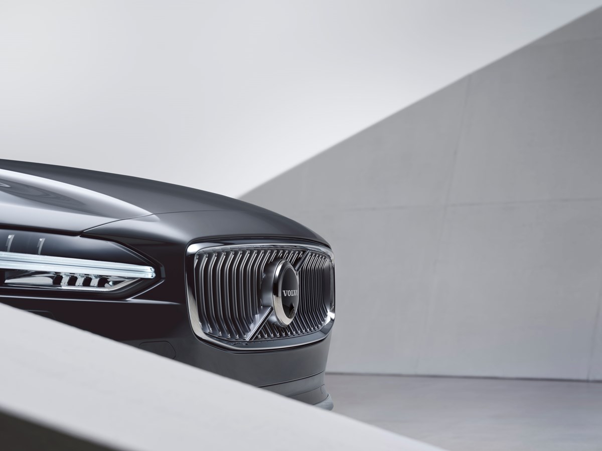Studio images - The refreshed Volvo S90 Recharge T8 