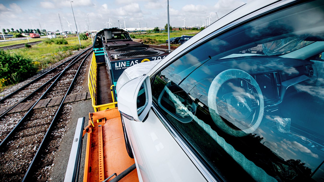 Schiene statt Straße: Volvo Cars reduziert CO2-Emissionen im Logistiknetzwerk