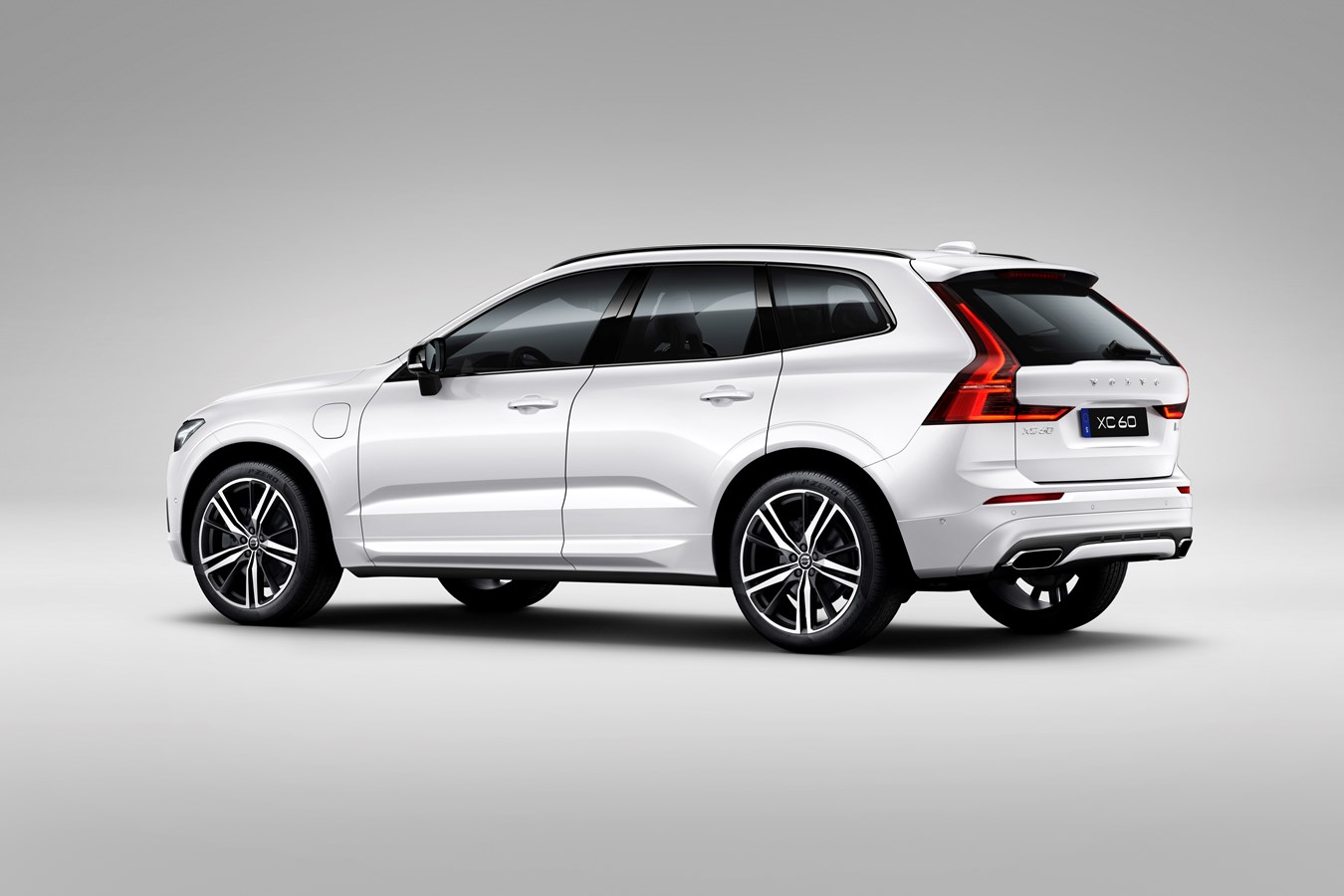 XC60 Recharge plugin hybrid RDesign expression, in Crystal White