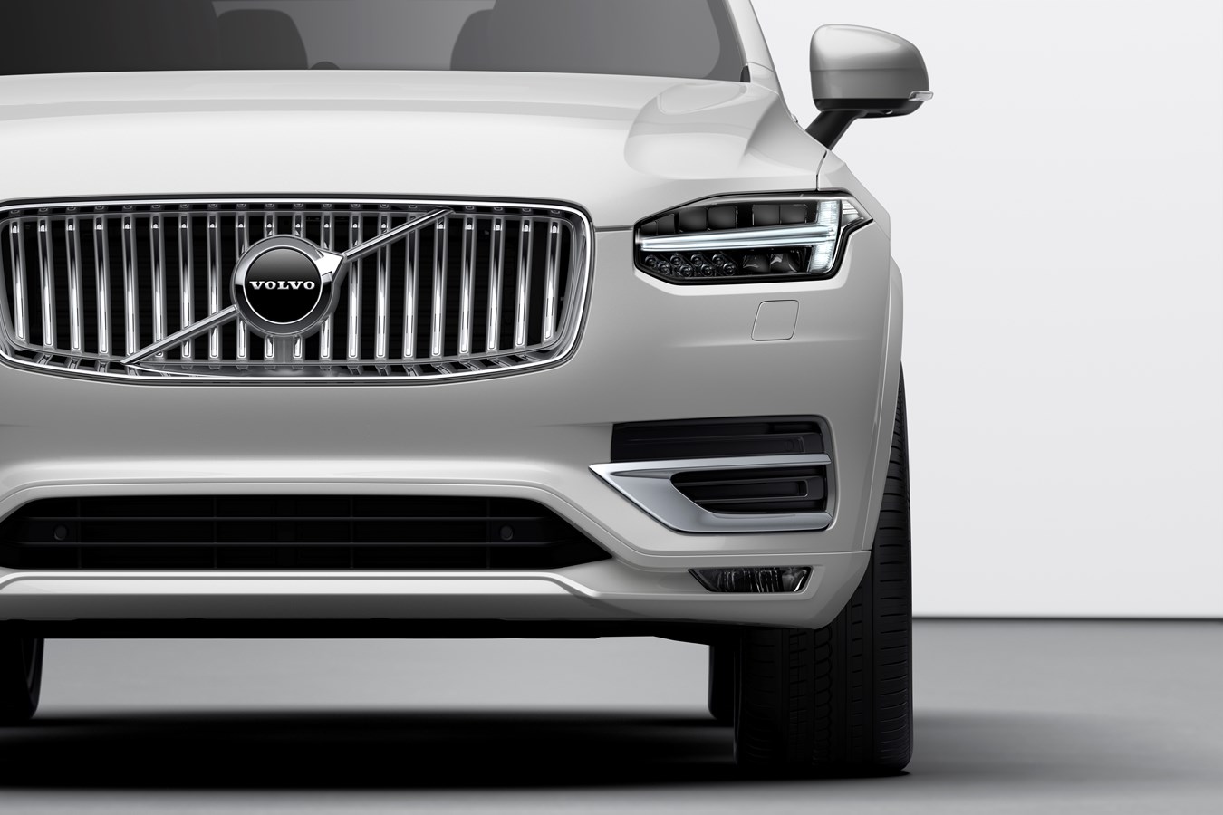 XC90 Recharge Twin Engine Inscription, in Birch Light