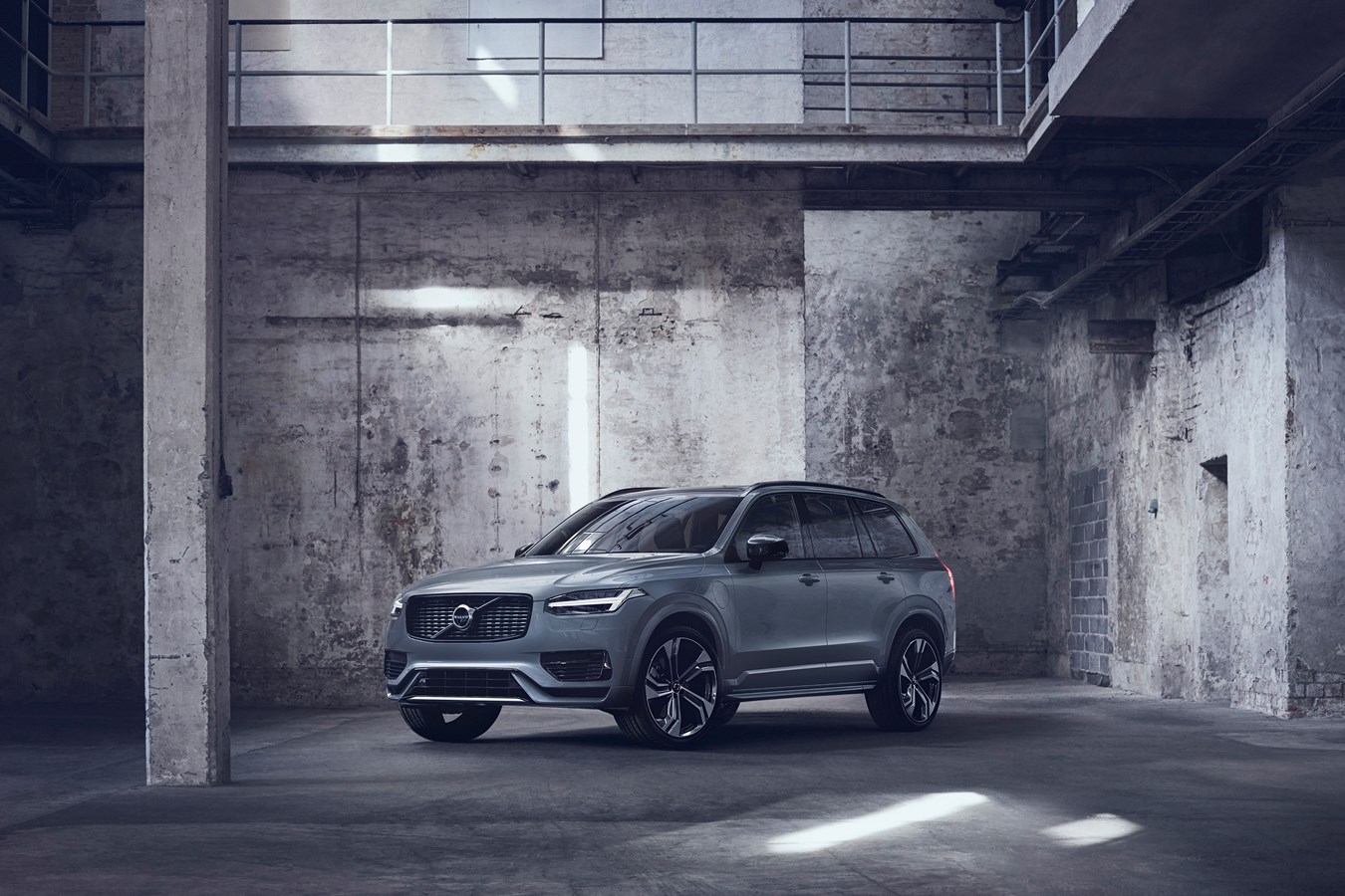 XC90 Recharge R-Design, in Thunder Grey