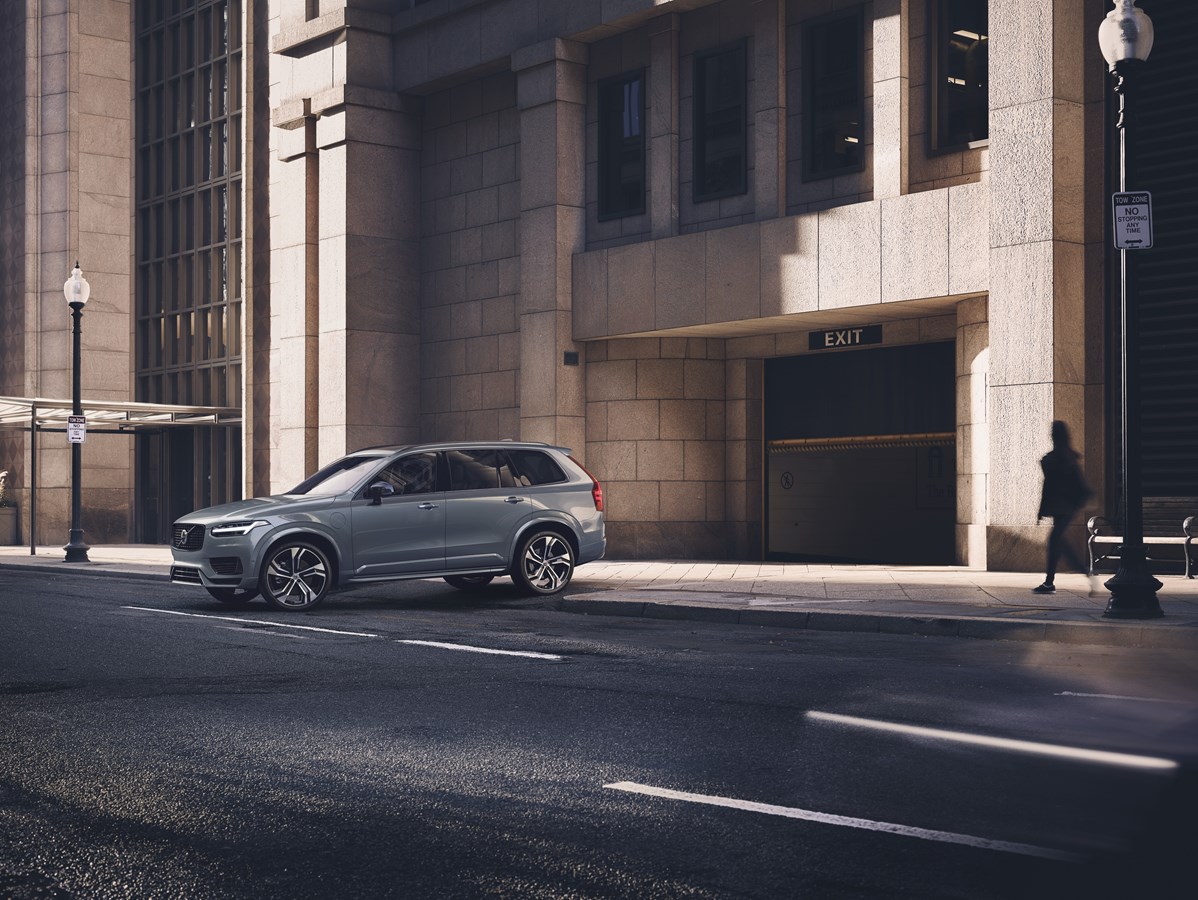 XC90 R-Design Recharge, in Thunder Grey