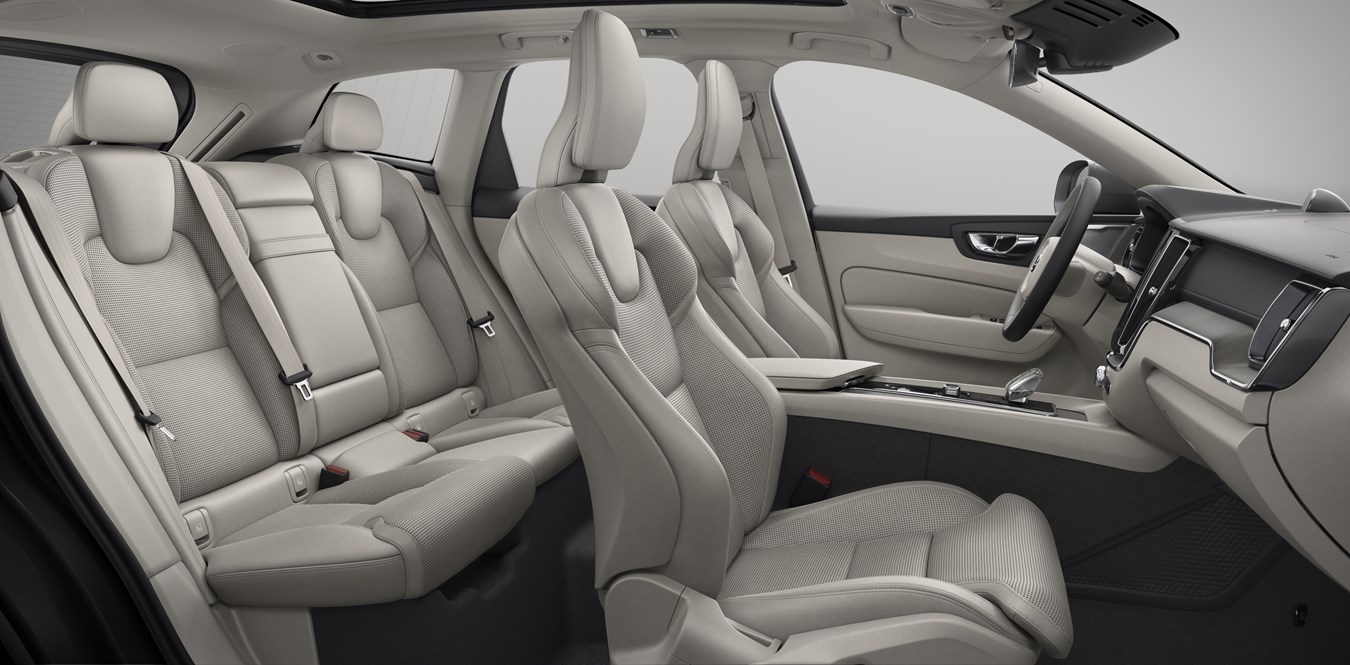 XC60 Inscription expression, Fine Nappa Leather Perforated Blond in Blond/Charcoal interior