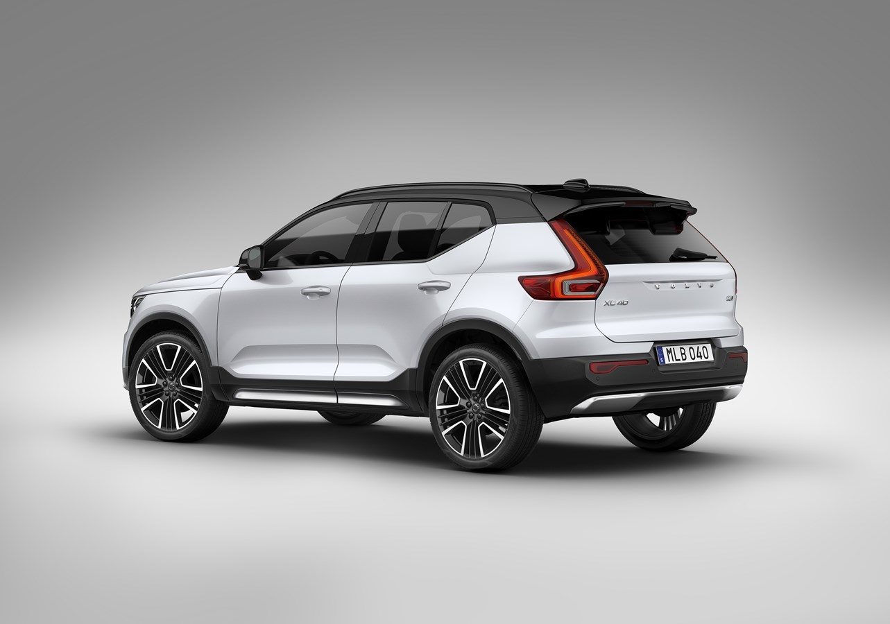XC40 AWD R-Design, In Crystal White Pearl