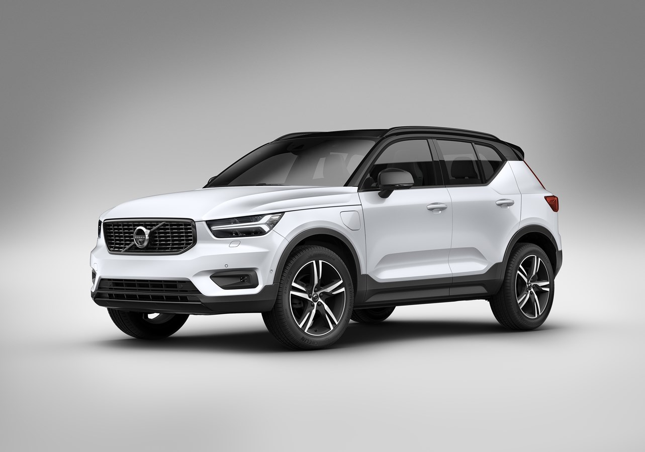 XC40 Recharge Plug-In Hybrid, in Crystal White Pearl