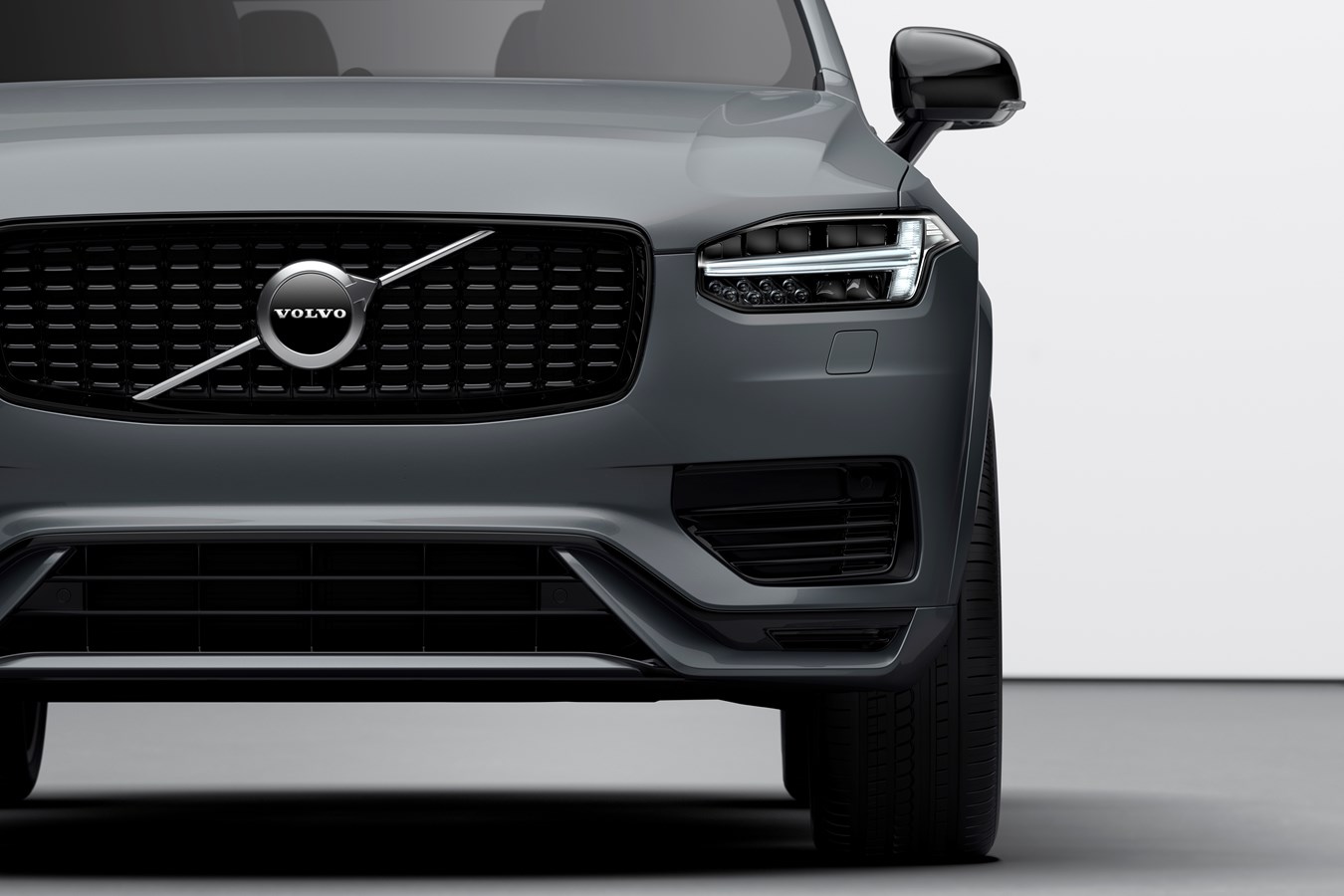 XC90 Recharge plug-in hybrid, in Thunder grey