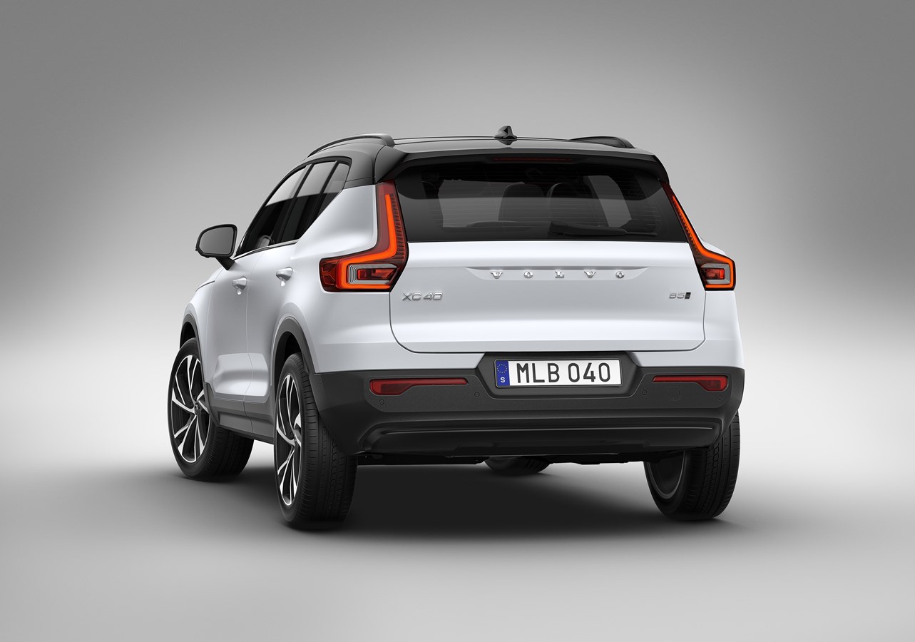 XC40 AWD, R-Design Expression, in Crystal White Pearl