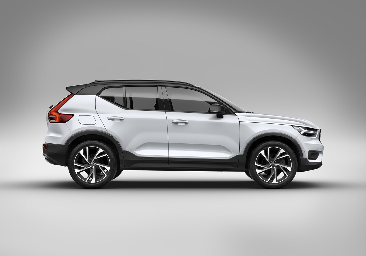 XC40, R-Design Expression, in Crystal White Pearl