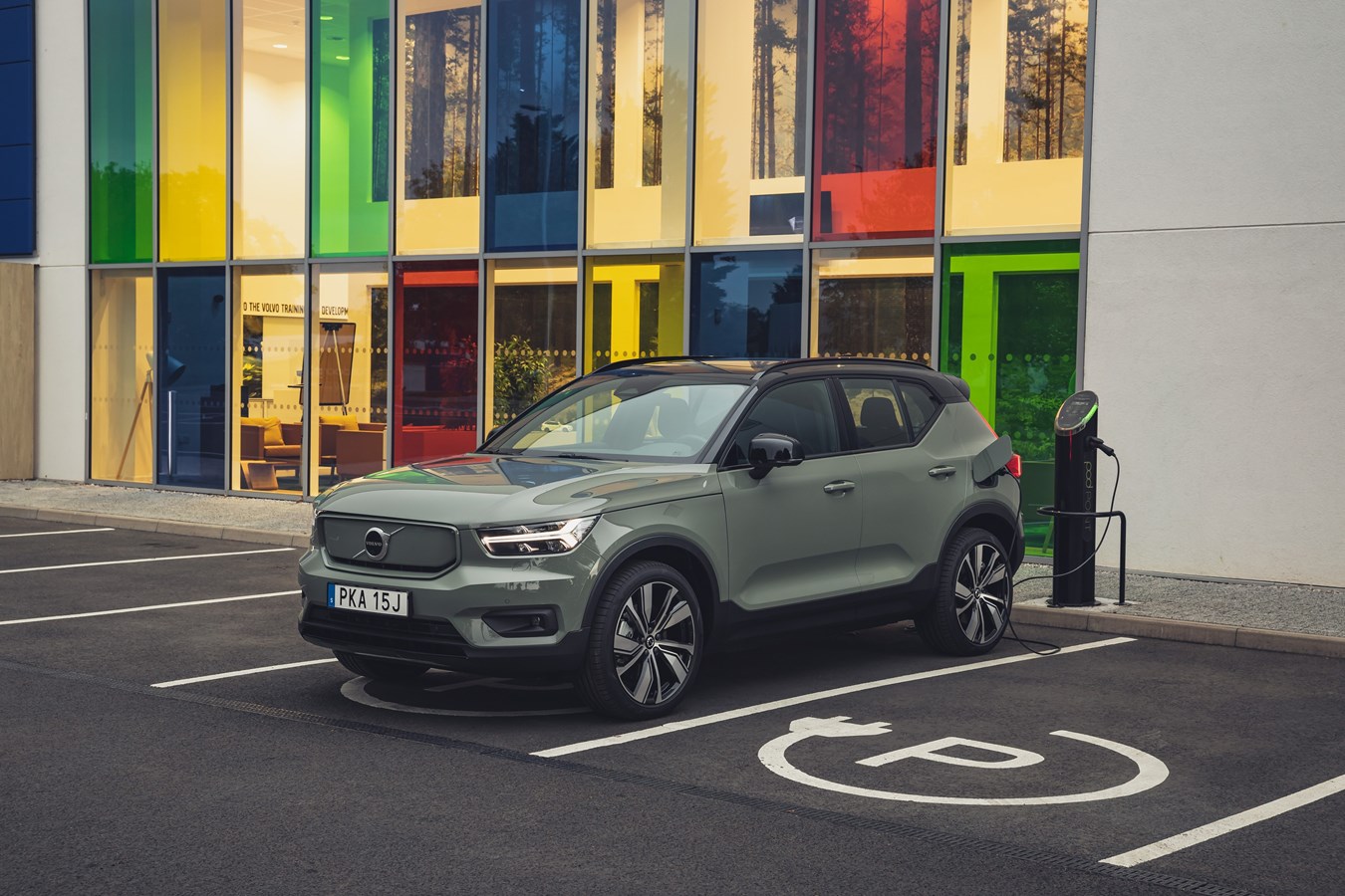 XC40 Recharge Pure Electric P8 Sage Green - exterior static