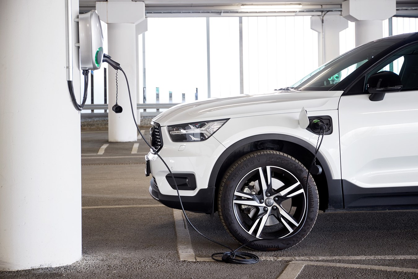 Volvo und BatteryLoop verwenden die Batterien elektrifizierter Volvo Fahrzeuge für solarbetriebene Energiespeicher