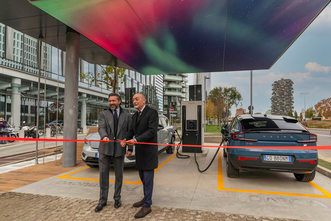Volvo Studio Milano - Portanuova Volvo Recharge, la prima stazione di ricarica ultrafast