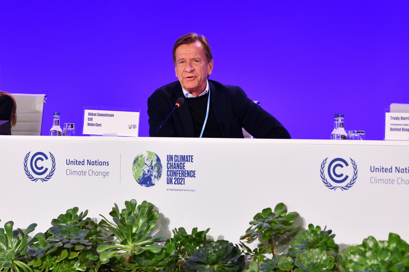 Håkan Samuelsson, President and CEO of Volvo Cars, addresses delegates at COP26