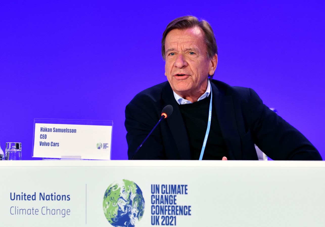 Håkan Samuelsson, President and CEO of Volvo Cars, addresses delegates at COP26