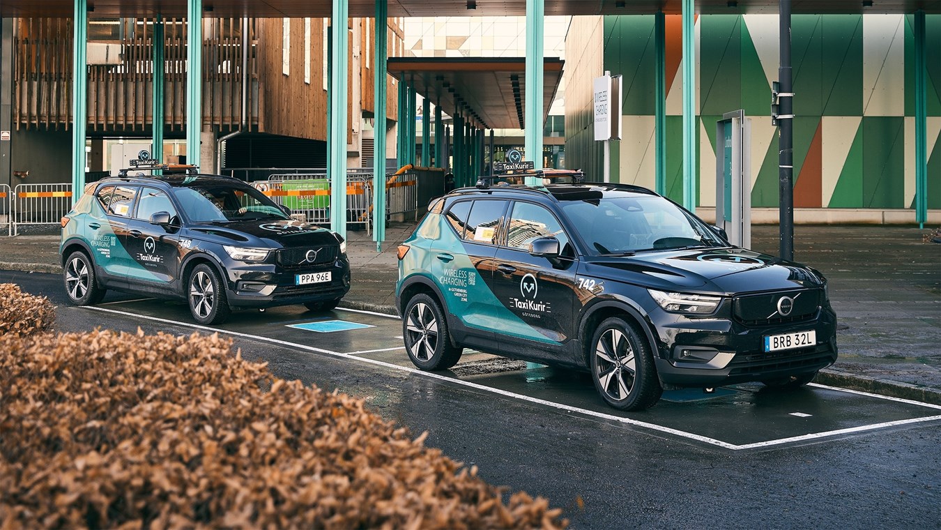 Volvo Cars testet kabelloses Laden von Elektroautos