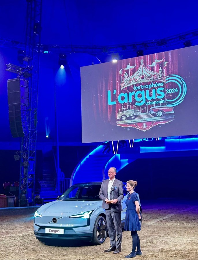 Le Volvo EX30 élu Voiture premium 2024 aux Trophées de L’Argus