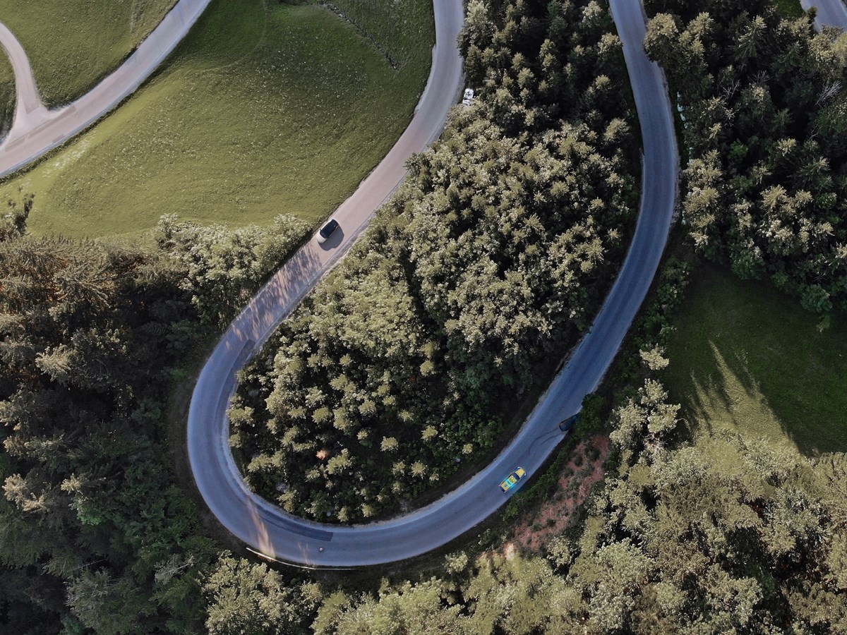 La technologie de sécurité connectée de Volvo Cars, une première dans l'industrie, peut désormais alerter les conducteurs en cas d'accident sur la voie