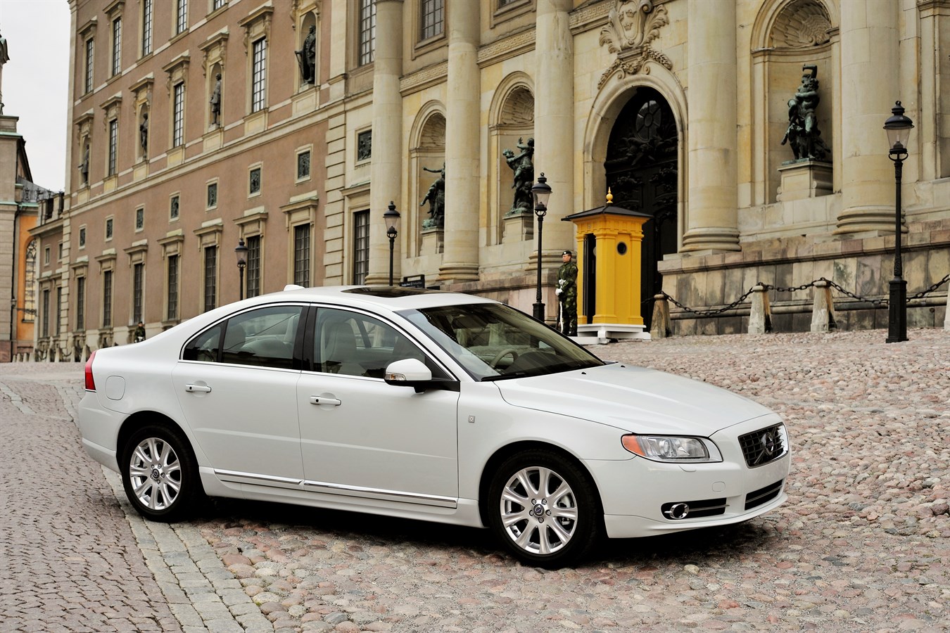 Volvo S80 specially designed for the royal wedding 2010