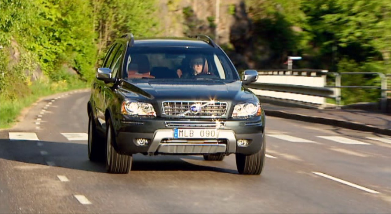 Volvo XC90, model year 2011, driving footage - Video Still